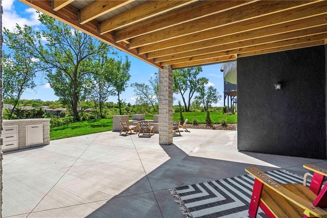 2809 W 175th Place, Overland Park, KS 66085