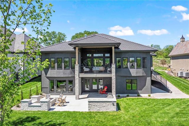 2809 W 175th Place, Overland Park, KS 66085