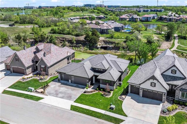 2809 W 175th Place, Overland Park, KS 66085