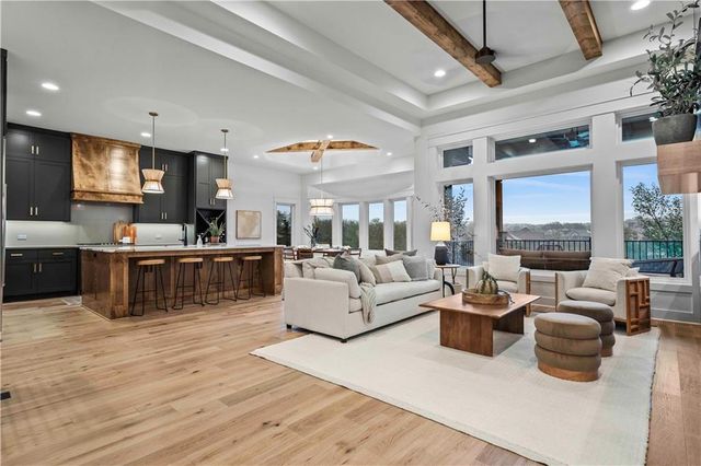 2809 W 175th Place, Overland Park, KS 66085