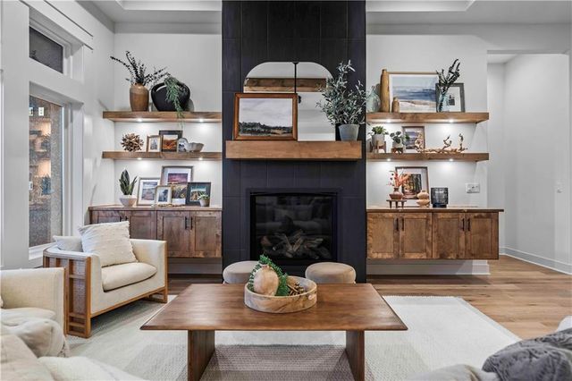 2809 W 175th Place, Overland Park, KS 66085