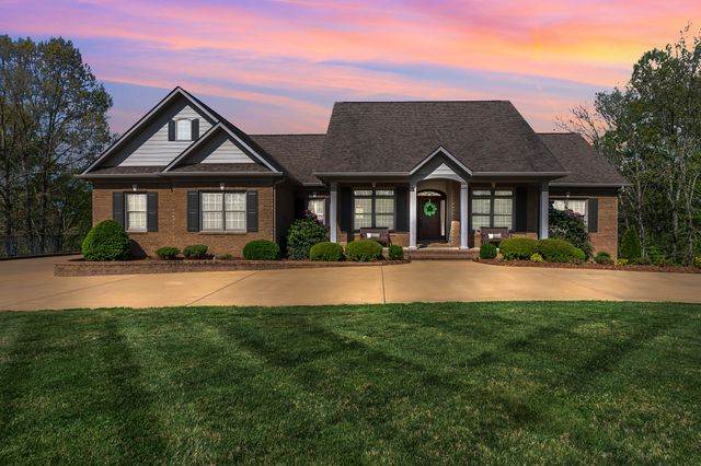 294 Cove Ln, Lawrenceburg, TN 38464