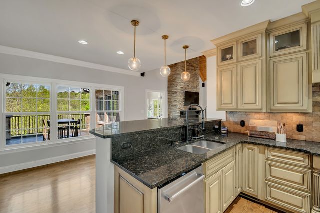 294 Cove Ln, Lawrenceburg, TN 38464
