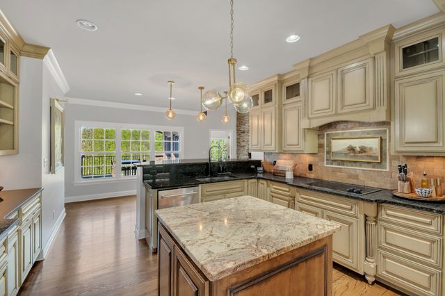 294 Cove Ln, Lawrenceburg, TN 38464