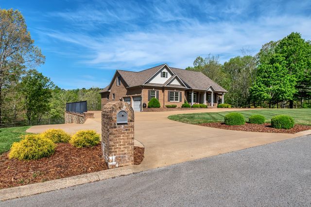 294 Cove Ln, Lawrenceburg, TN 38464