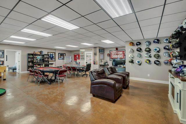 294 Cove Ln, Lawrenceburg, TN 38464