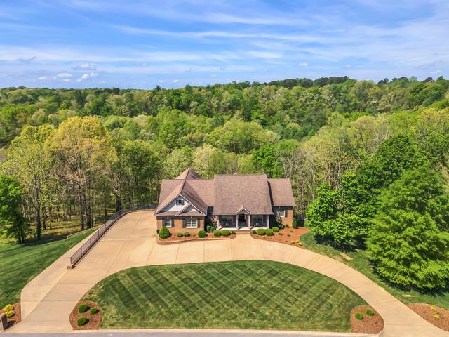 294 Cove Ln, Lawrenceburg, TN 38464
