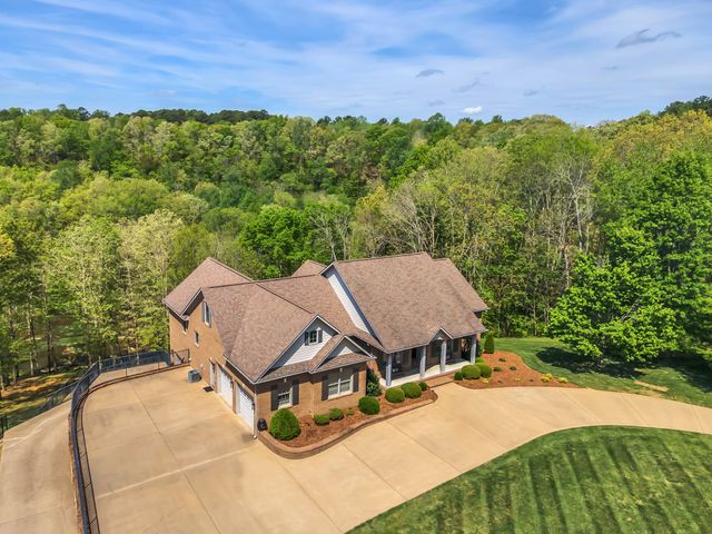 294 Cove Ln, Lawrenceburg, TN 38464