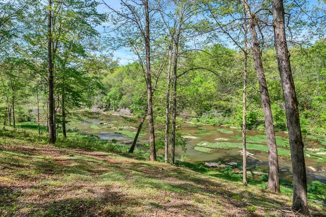 294 Cove Ln, Lawrenceburg, TN 38464