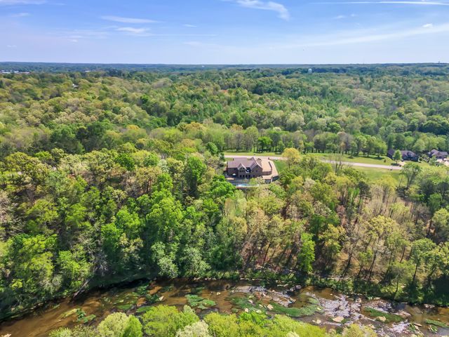 294 Cove Ln, Lawrenceburg, TN 38464