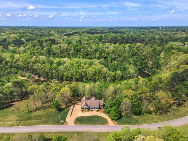 294 Cove Ln, Lawrenceburg, TN 38464