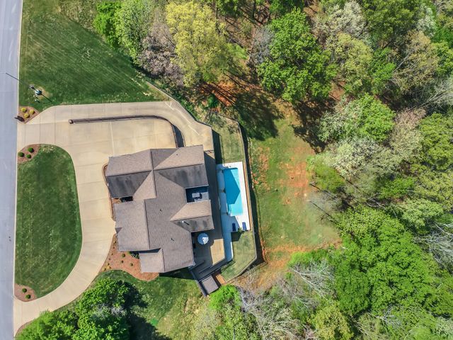 294 Cove Ln, Lawrenceburg, TN 38464