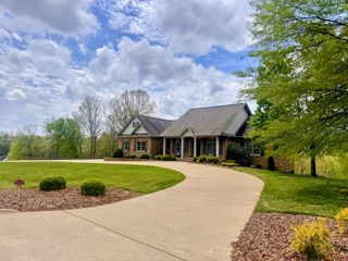 294 Cove Ln, Lawrenceburg, TN 38464