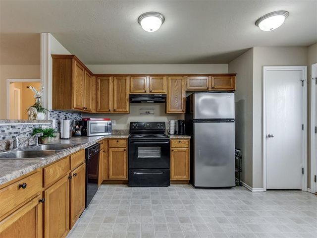 531 E Juniper Lane, Mustang, OK 73064