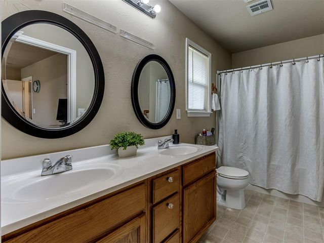 531 E Juniper Lane, Mustang, OK 73064