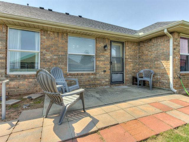 531 E Juniper Lane, Mustang, OK 73064