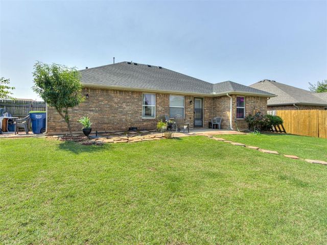 531 E Juniper Lane, Mustang, OK 73064