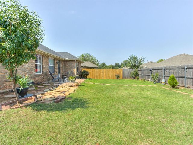 531 E Juniper Lane, Mustang, OK 73064
