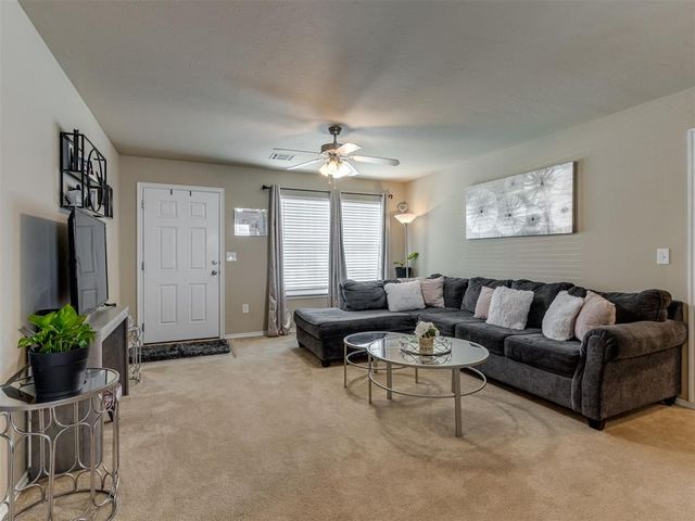 531 E Juniper Lane, Mustang, OK 73064