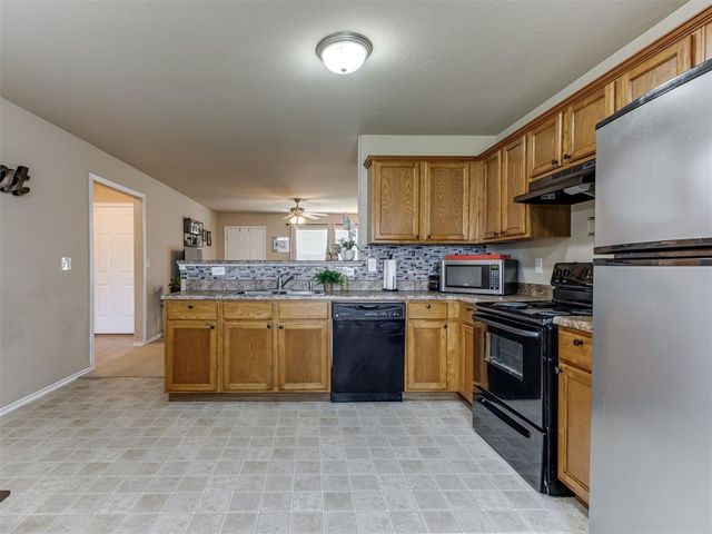 531 E Juniper Lane, Mustang, OK 73064