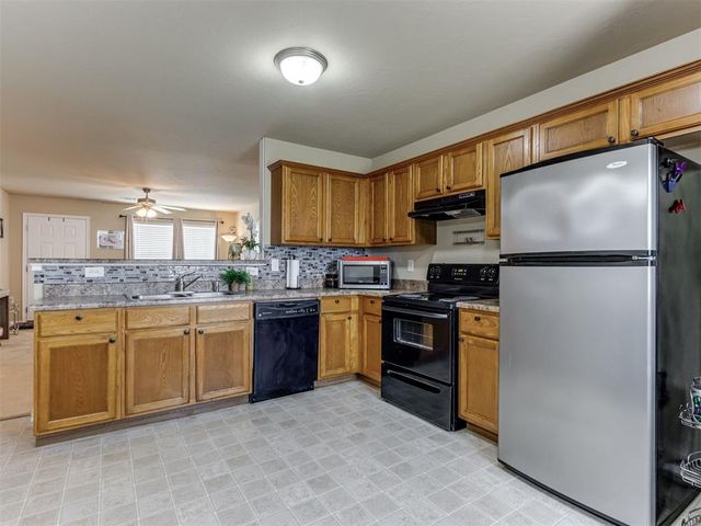 531 E Juniper Lane, Mustang, OK 73064