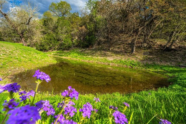 1994 Bear Creek Rd, Kerrville, TX 78028