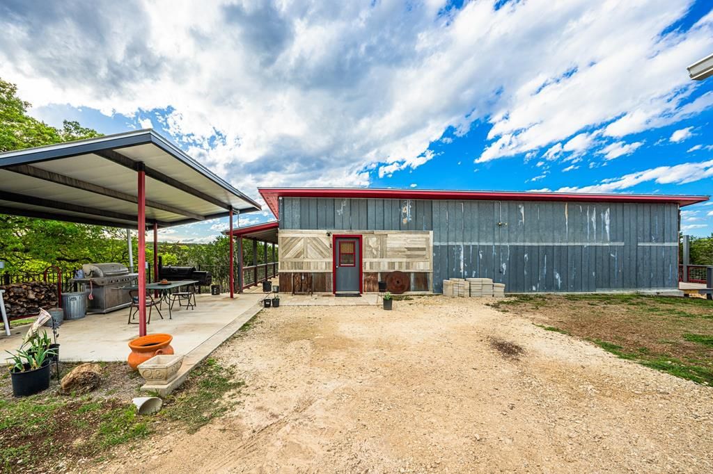 1994 Bear Creek Rd, Kerrville, TX 78028