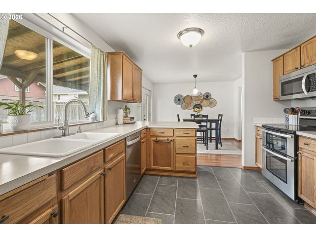 1101 E SUNSET Dr, Newberg, OR 97132