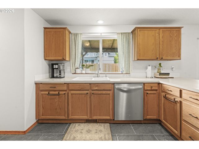 1101 E SUNSET Dr, Newberg, OR 97132