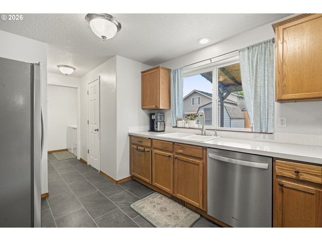1101 E SUNSET Dr, Newberg, OR 97132