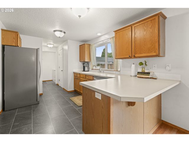 1101 E SUNSET Dr, Newberg, OR 97132