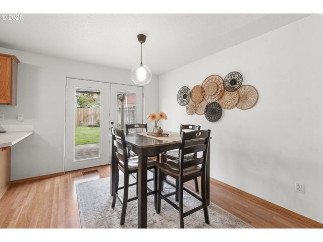 1101 E SUNSET Dr, Newberg, OR 97132