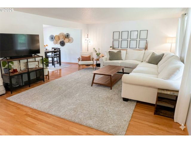 1101 E SUNSET Dr, Newberg, OR 97132