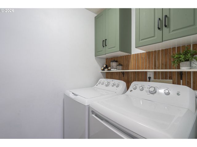1101 E SUNSET Dr, Newberg, OR 97132