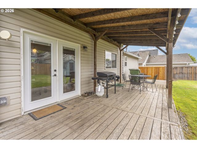 1101 E SUNSET Dr, Newberg, OR 97132