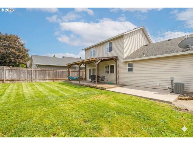 1101 E SUNSET Dr, Newberg, OR 97132