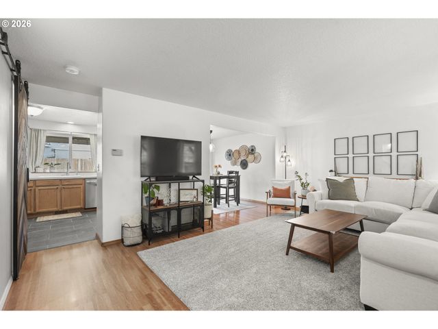 1101 E SUNSET Dr, Newberg, OR 97132