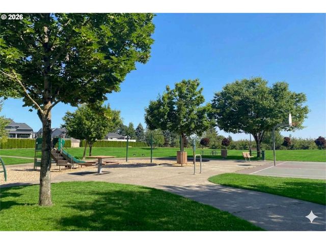 1101 E SUNSET Dr, Newberg, OR 97132