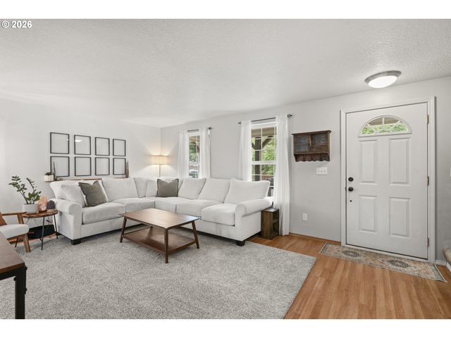1101 E SUNSET Dr, Newberg, OR 97132