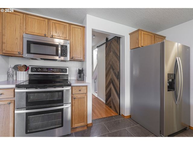 1101 E SUNSET Dr, Newberg, OR 97132