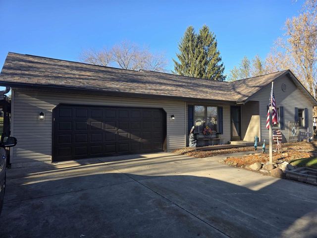 731 Sherwood Lane, Jefferson, WI 53549