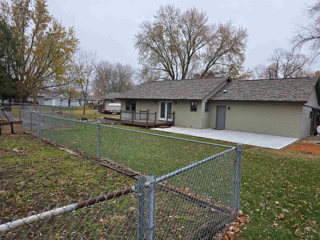 731 Sherwood Lane, Jefferson, WI 53549