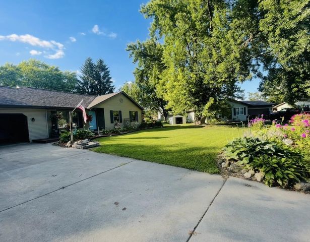 731 Sherwood Lane, Jefferson, WI 53549