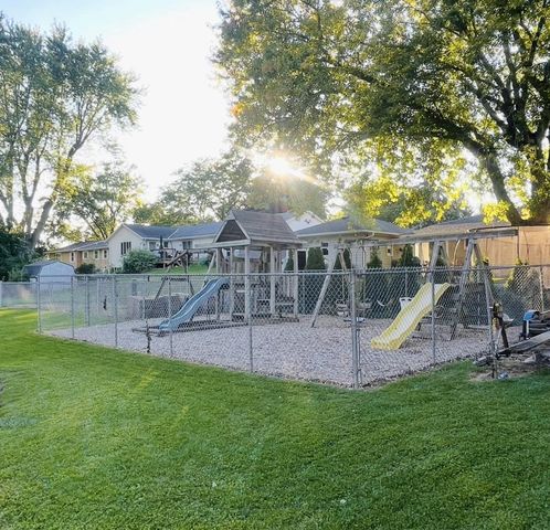 731 Sherwood Lane, Jefferson, WI 53549