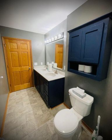 731 Sherwood Lane, Jefferson, WI 53549