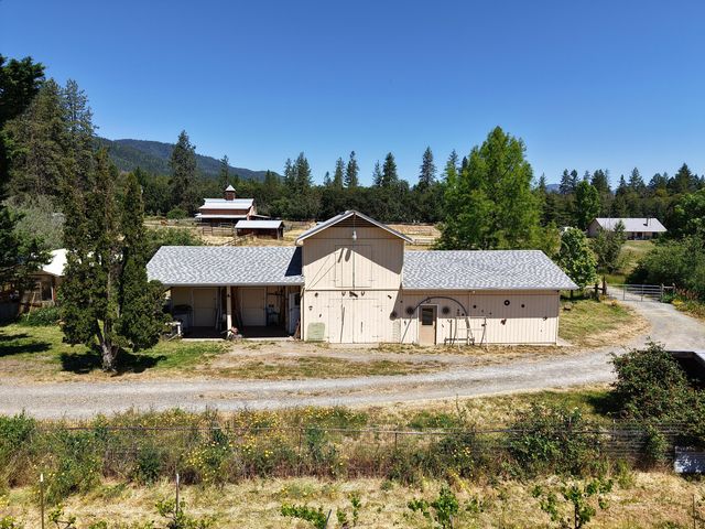 335 Sheraton Drive, Williams, OR 97544