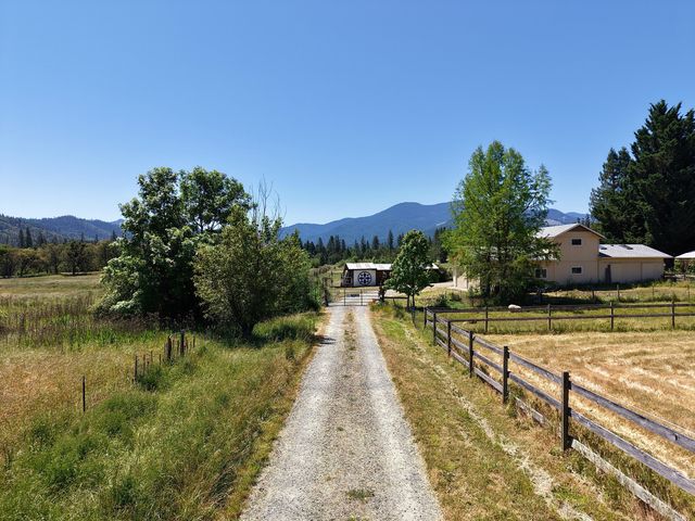335 Sheraton Drive, Williams, OR 97544