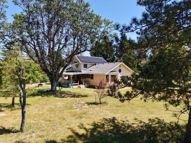 335 Sheraton Drive, Williams, OR 97544