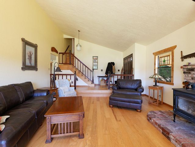335 Sheraton Drive, Williams, OR 97544