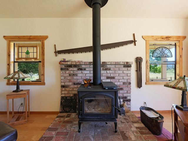 335 Sheraton Drive, Williams, OR 97544